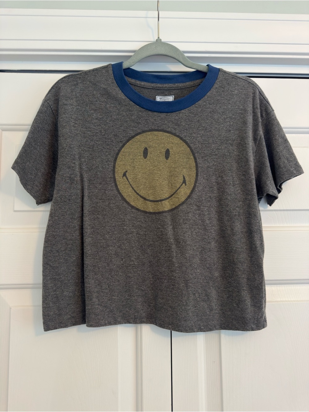 American Eagle Gray Smiley Face Short-Sleeve Tee